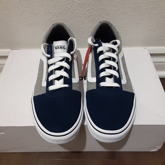 Vans - Picture 2 of 4